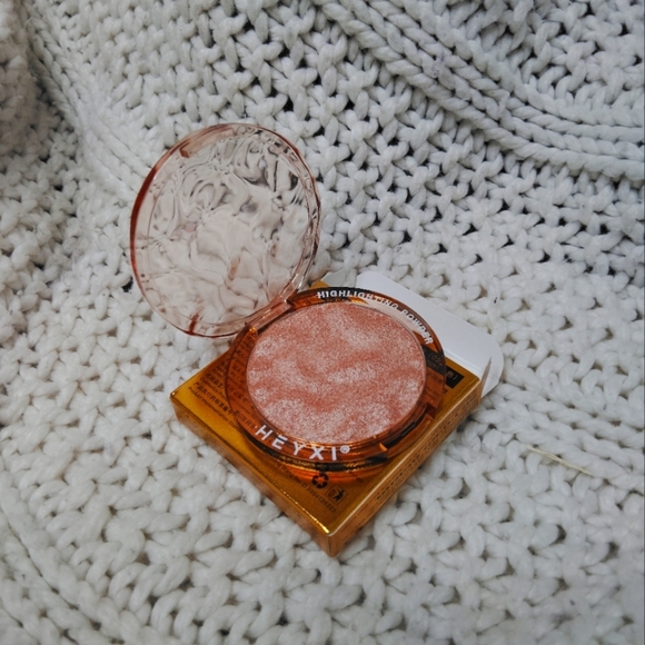Shimmering Rose Gold Highlighting Powder (NWT) Never Been Used! - Picture 1 of 2